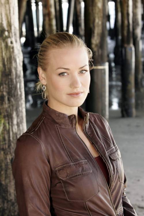 some-yvonne-strahovski:Yvonne Strahovski