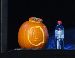 musiclover-1d:  I’m still laughing at Harry’s pumpkin