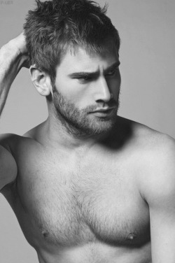 aguywholikesguys:  tumblinwithhotties:  Sexy scruff! Those nipples