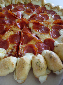 cars-food-life:  Cheese Stuffed Pepperoni Pizza.