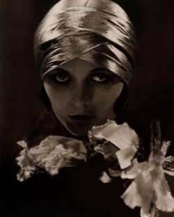 madivinecomedie: Edward Steichen  Edward Steichen. Pola Negri