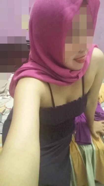 nazirulfitri:  Awek tudung pink