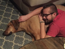 deadlyflashesofgreen:Just cuddlin with nala. Daddy levels are