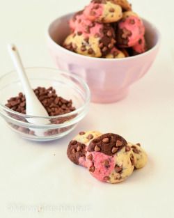 foodfuckery:   THICK BAKED NEAPOLITAN CHOCOLATE CHIP COOKIES