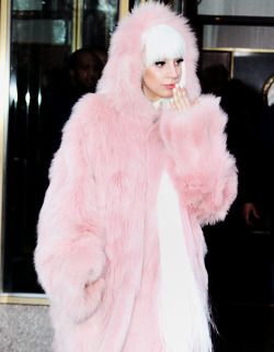 ladyxgaga:  Gaga leaving her apartment in New York City earlier