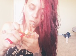 miisspots:  I rarely smoke anything but blunts.  Babe <3