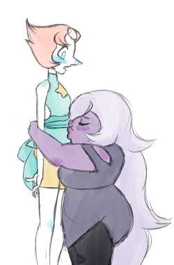 froakie-doki:  Amethyst heard pearl has a boo-boo tummy. I guess