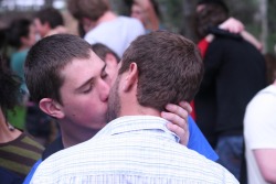 fuckyeahdudeskissing:  Fuck Yeah Dudes Kissing. A place to see