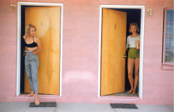 i-donline:  Open the door to Elliot Erwitt’s world of Kolor.