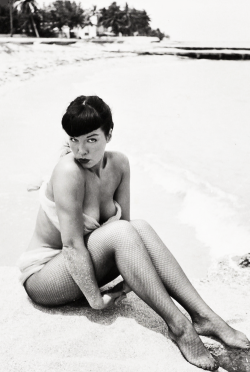 vintagegal:  Bettie Page photographed by Bunny Yeager, 1954 