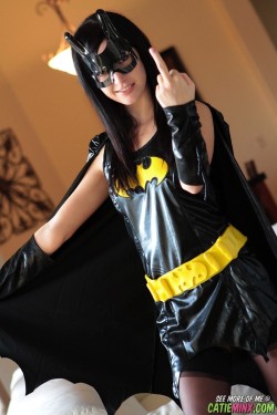 nude-superheroines:  Batgirl nude cosplay