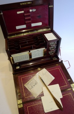 spgent:  Antique Mahogany Writing Box….I will take it! Gorgeous