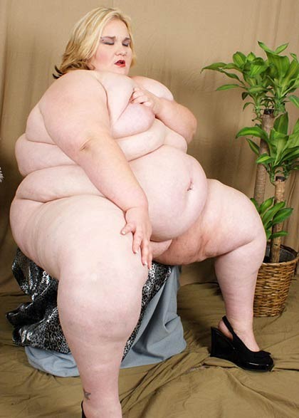 ssbbwfanatic:  She is so huge so sexy i want her on top of me