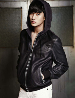 kmagazinelovers:  Kim Soo Hyun - Esquire Magazine March Issue