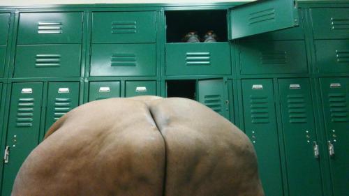 I don’t think I’ve ever been more attracted to someone’s back than I am right now.