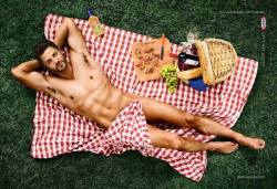 undie-fan-99:  Now that’s what I call a picnic.