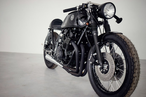 caferacerpasion:  Go! Suzuki GS 750 â€ªâ€ŽCafe Racerâ€¬ by Eastern Spirit Garage.Perfecta â€ªSuzukiâ€¬ llena de detalles, que te ofrece una moto fina y elegante | caferacerpasion.com