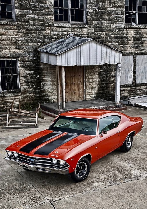 utwo:  1969 COPO Chevelle powered by an L72 big-block 427© s.