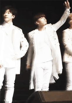 zelou:  i see you throwing away youngjae’s kisses, junhong ¬