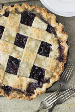 foodffs:  Blueberry Pear PieReally nice recipes. Every hour.Show