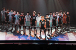 honyakukanomangen:More photos of the Haikyuu!! stage play.Source: