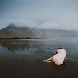 nicolevaunt:It’s true: the water in Iceland is FREEZING. This