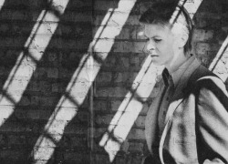 dustonmars:David Bowie in Chicago by Anton Corbijn. ‘80