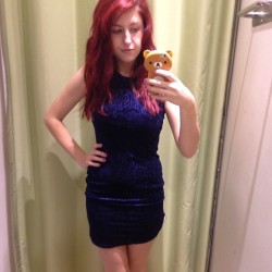 blackvelveteyes:  ðŸ˜ #topshop #selfie #changingroom #blue #velvet #fitasmate #redhair #nye