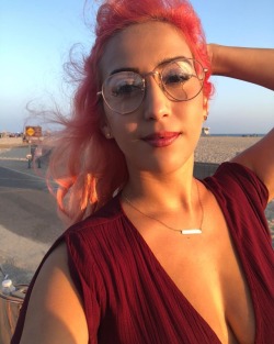 Dyed my hair pink and went to a wedding on the beach 💕 (at