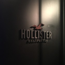 #hollister #fifthavenue #newyork #travel #shopping (at Hollister