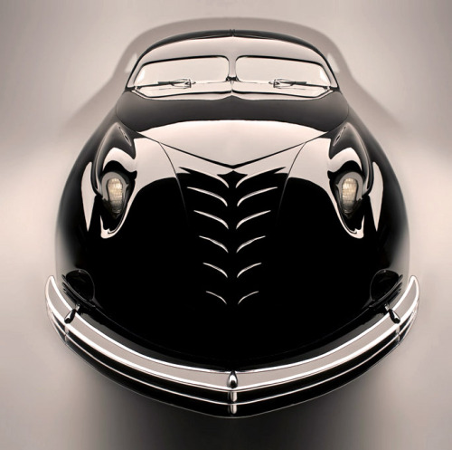 carsthatnevermadeit:  Phantom Corsair, 1938.Â Designed by Rust Heinz of the H. J. Heinz family and Maurice Schwartz of the Bohman & Schwartz coachbuilding company in Pasadena, California. The Corsair is maybe the ultimate example of retro-futurism.