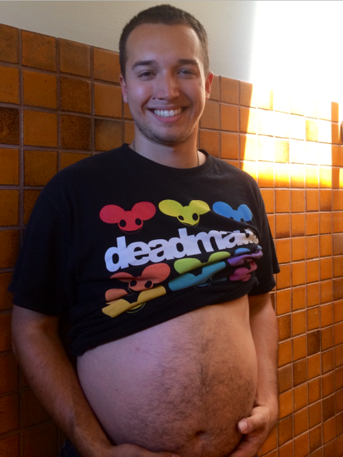 fattynco:  thestonercub:  Tummy Tuesday  ….the best day of the week!