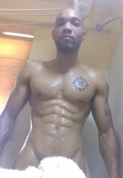 exclusivekiks:  Sexy black guy 🔥🔥  Follow me:  http://exclusivekiks.tumblr.com/