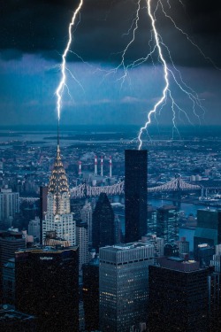 tect0nic:  Lightning NYC! by Frank Hazebroek via 500px. 