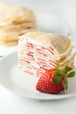 sweetoothgirl:    STRAWBERRY CREPE CAKE