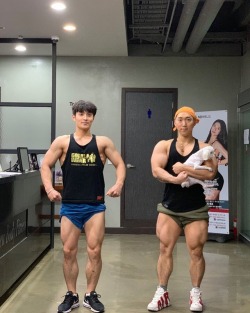 Hong Sung Soo (Right)