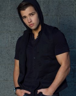 meninvogue:  Nathan Kress