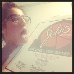 Gimme. #pizzaistruelove (at John&rsquo;s Pizzeria)