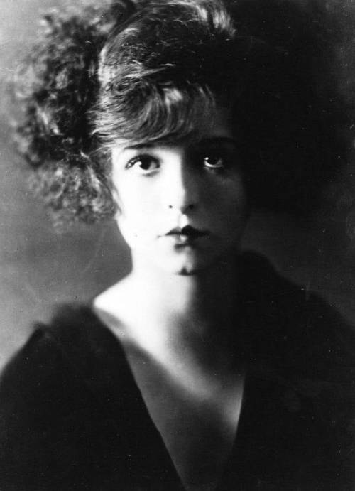 18 year old Clara Bow Nudes & Noises  