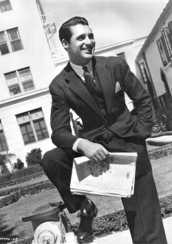 archiesleach: Early photograph of Cary Grant at Paramount Studios,