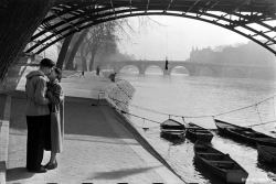 frenchvintagegallery:   Pont des Arts, Paris,  1953   by  