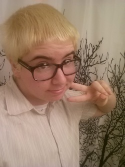 actualprotag:  back to white hair! ive been in my new place for