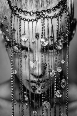 Queen B