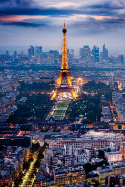 plasmatics-life:   Tour Eiffel ~ By Bertrand Monney 