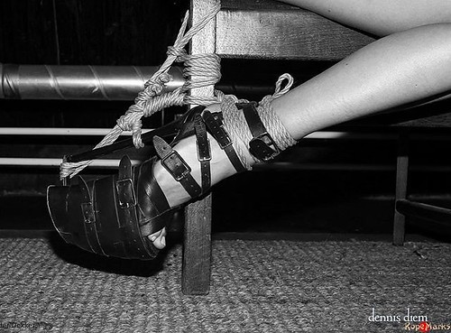 ropemarks-bob:Shoe p*rn with @dennisdiem. Uncensored photo’s?
