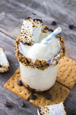 verticalfood:  S’mores Milkshake   drool