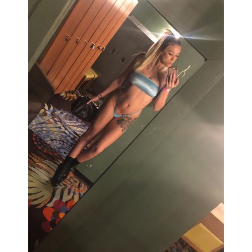 stripper-locker-room:  https://www.instagram.com/lydiaaa_luv/