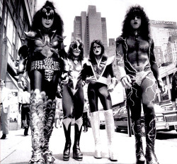 ladyspace68:  This is a fantastic picture, KISS taking over the