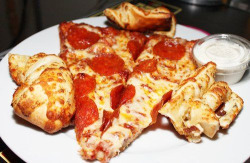 yummyfoooooood:  Pepperoni Pizza