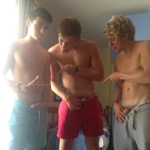 nakedguyselfies:  Naked Guy Selfies:  nakedguyselfies.tumblr.com    Getting it out with the boys